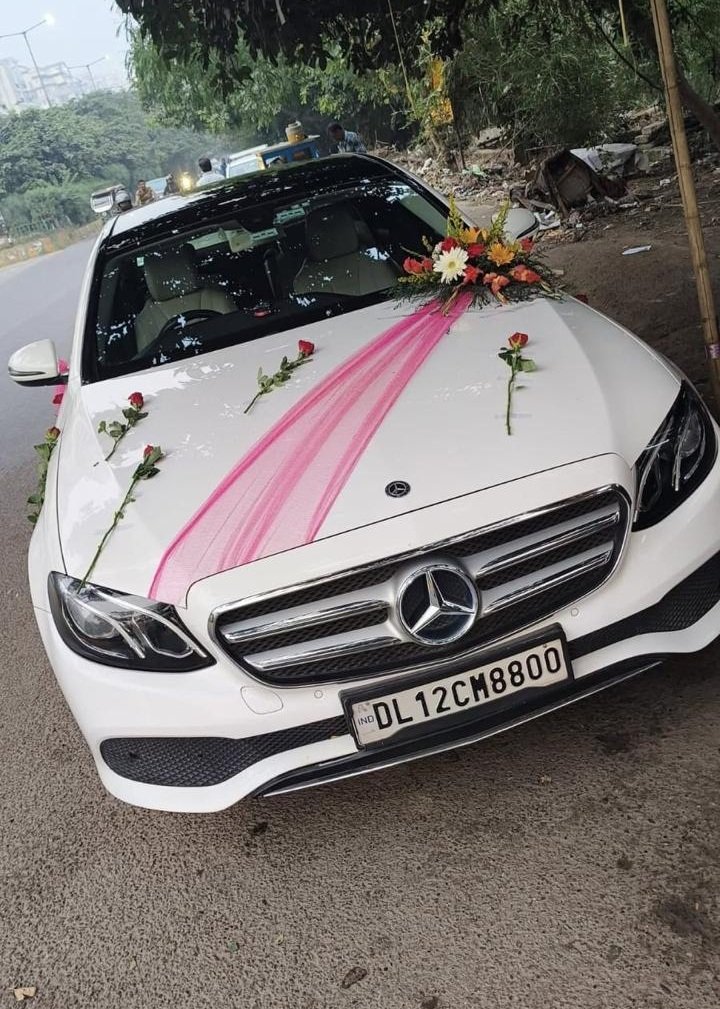 Mercedes-Benz taxi in Noida