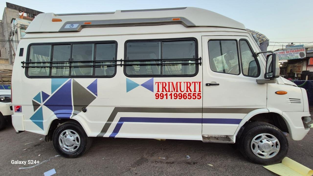 12 seater tempo traveller in Noida